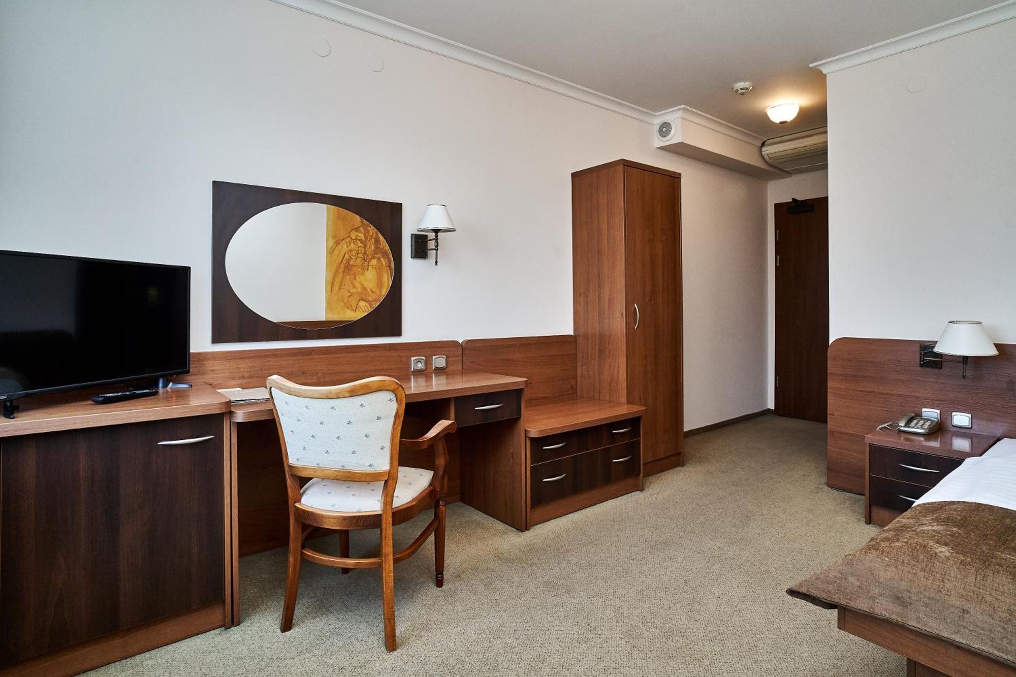 Hotel Stara Poczta Тихи Екстер'єр фото