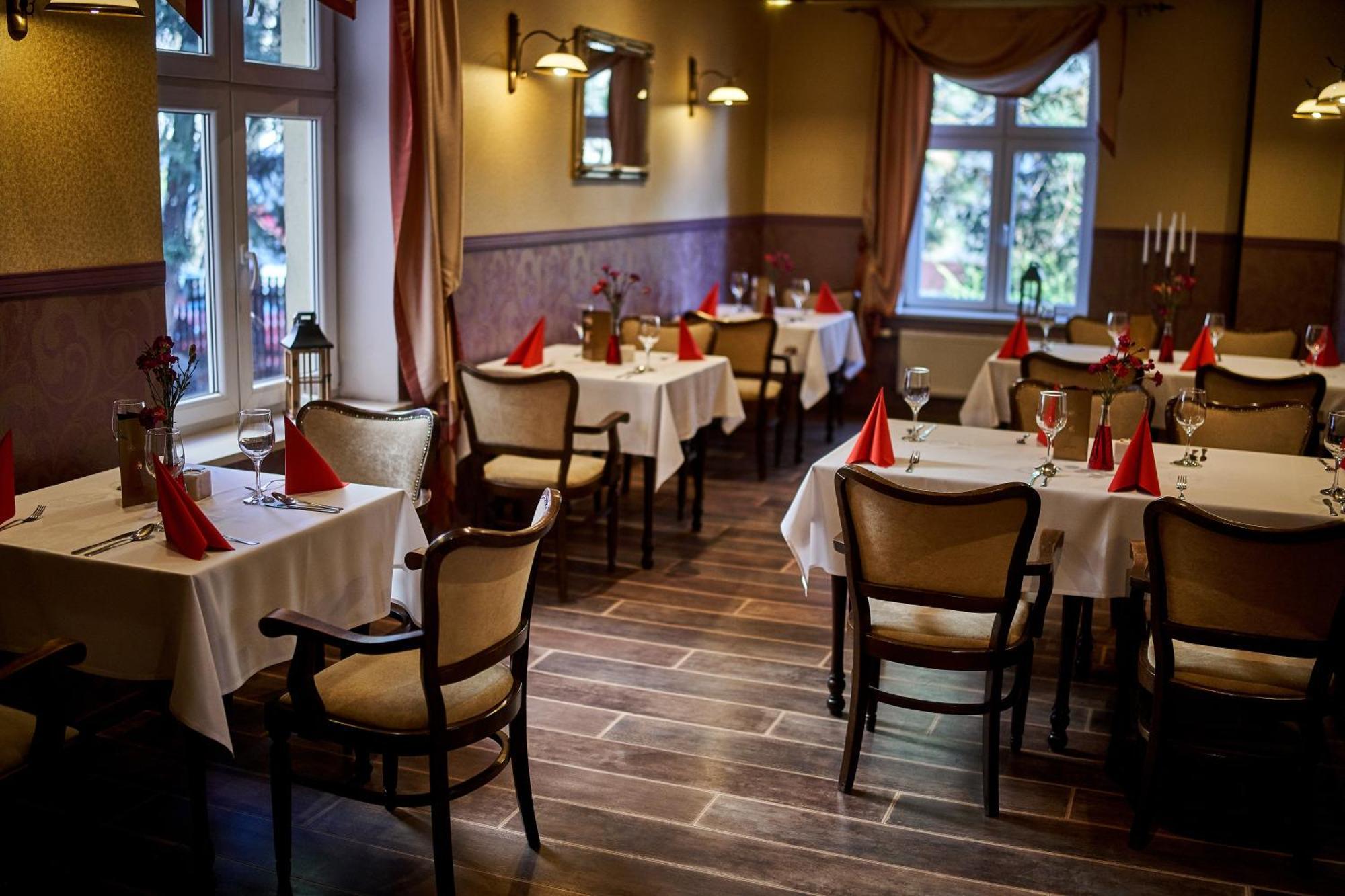 Hotel Stara Poczta Тихи Екстер'єр фото