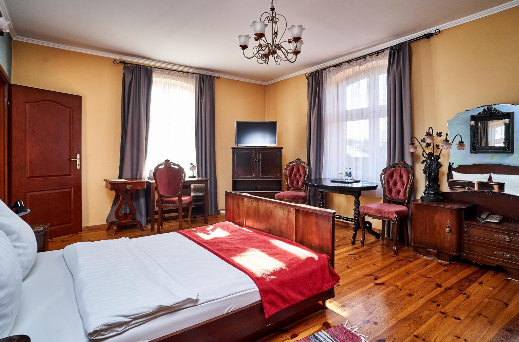Hotel Stara Poczta Тихи Екстер'єр фото