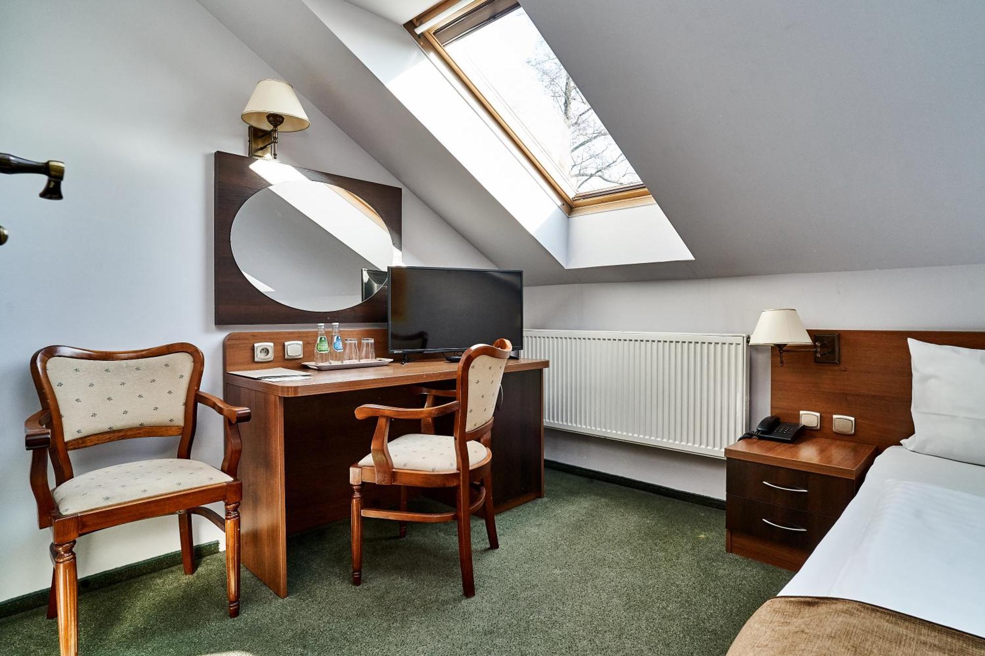 Hotel Stara Poczta Тихи Екстер'єр фото